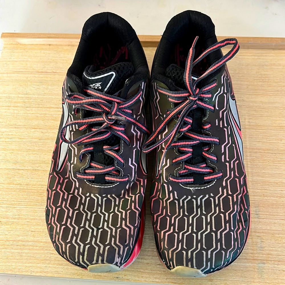 Altra IQ-Fit technology sneakers